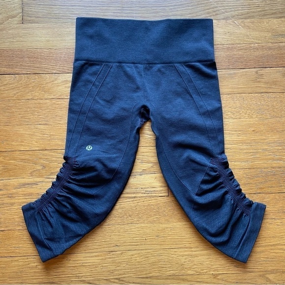 Lululemon In the Glow Crop ll - Picture 5 of 11